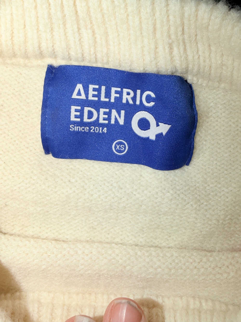 Aelfric Eden Cream Crewneck Sweater with Red Heart Design - Picture 2 of 2
